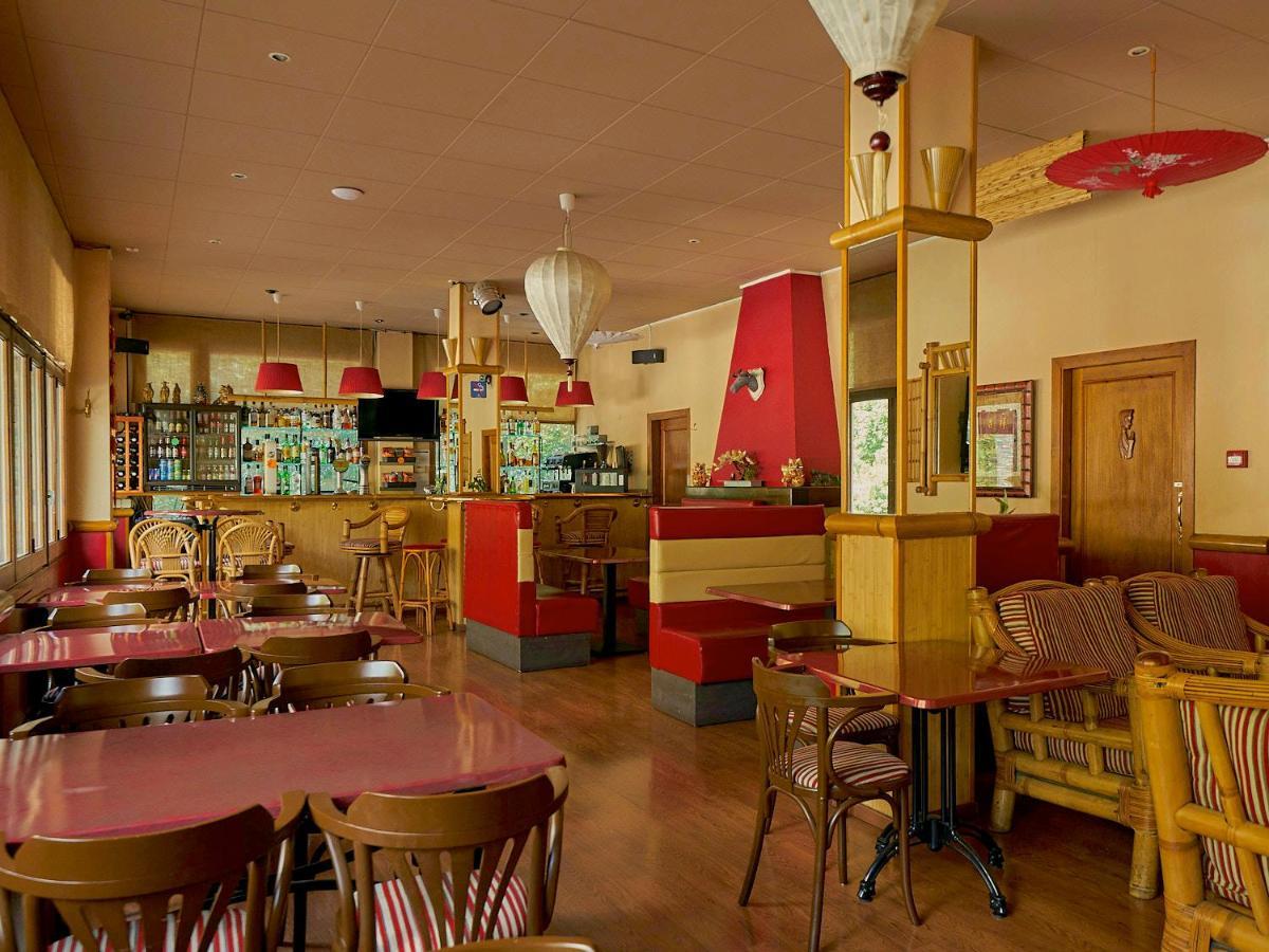 Hotel Palarine Erts Екстериор снимка