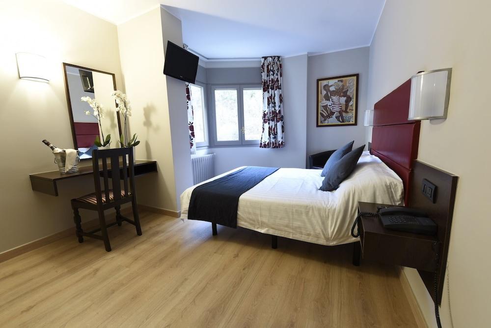 Hotel Palarine Erts Екстериор снимка